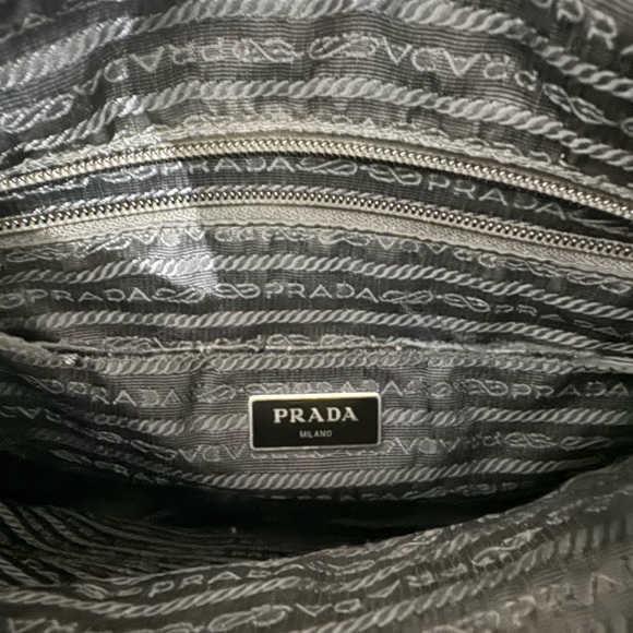 Prada Black nylon shoulder bag - Picture 4 of 11
